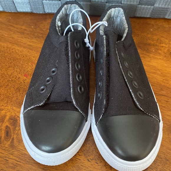 Boys black Cat & Jack slip on tennis shoes - Picture 2 of 3